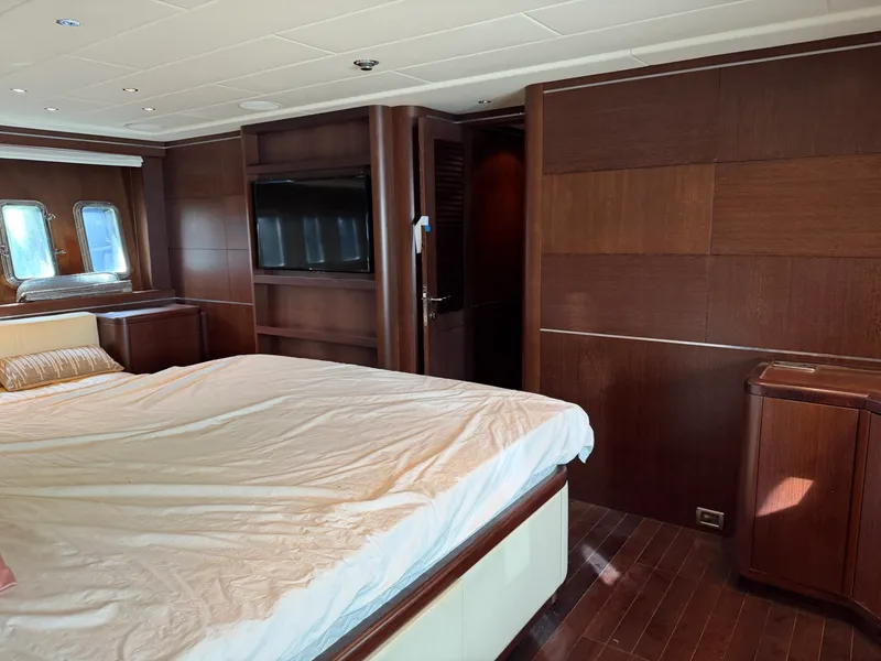 Slide: The Image of Mangusta 92 2005 - 23