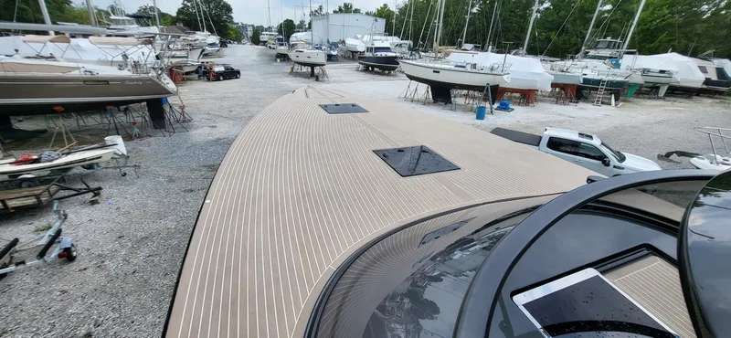 Slide: The Image of VanDutch 56 2023 - 10