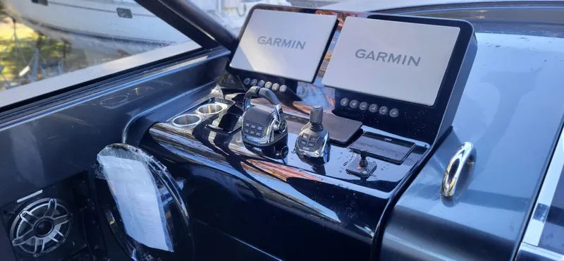 Slide: The Image of VanDutch 56 2023 - 12