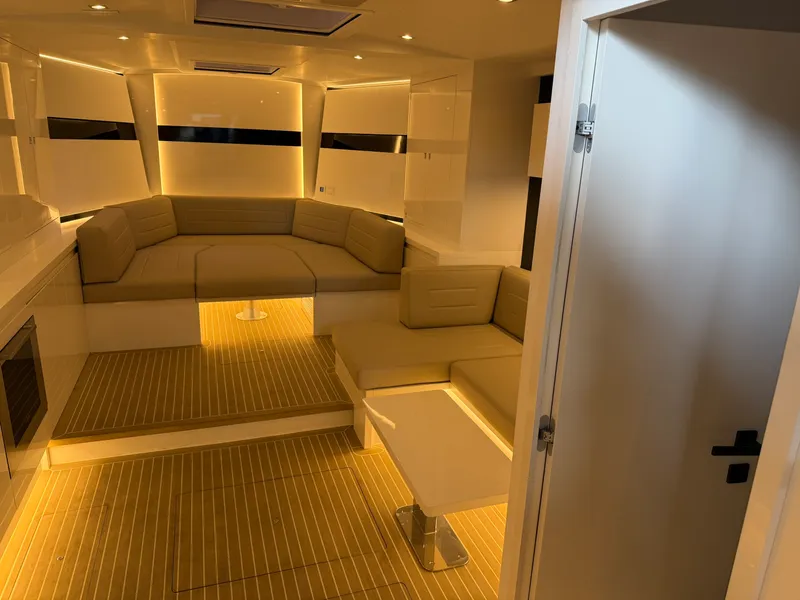 Slide: The Image of VanDutch 56 2023 - 21