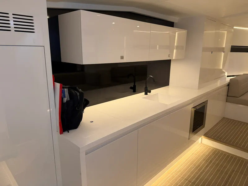 Slide: The Image of VanDutch 56 2023 - 24