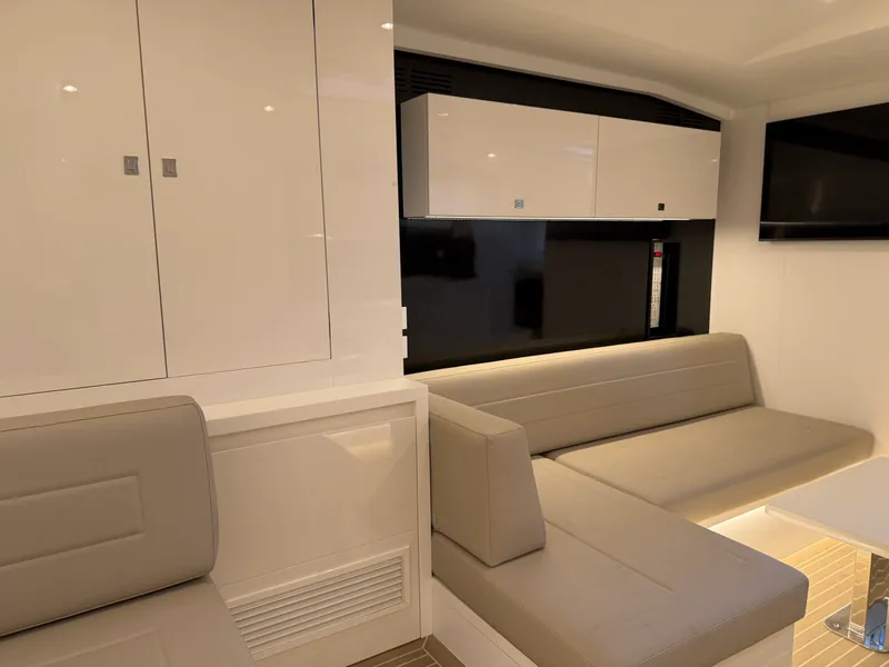 Slide: The Image of VanDutch 56 2023 - 25