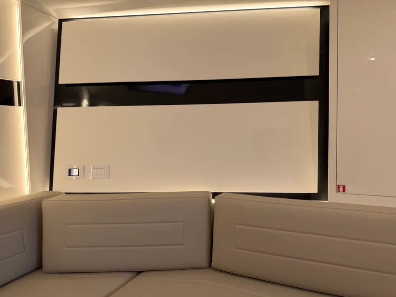 Slide: The Image of VanDutch 56 2023 - 30