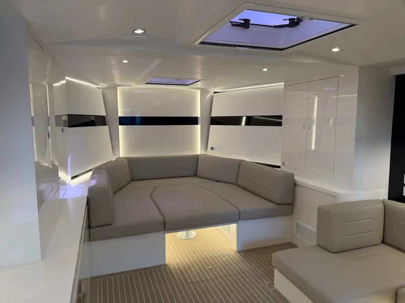 Slide: The Image of VanDutch 56 2023 - 33