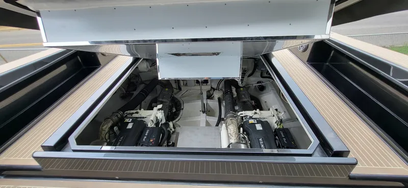 Slide: The Image of VanDutch 56 2023 - 36