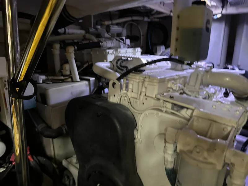 Slide: The Image of Sea Ray L 590 2015 - 28