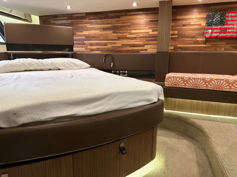 Slide: The Image of Sea Ray L 590 2015 - 48