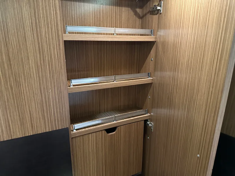 Slide: The Image of Sea Ray L 590 2015 - 49