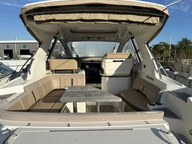 The Image of Sea Ray 350 Sundancer 2017 - 0