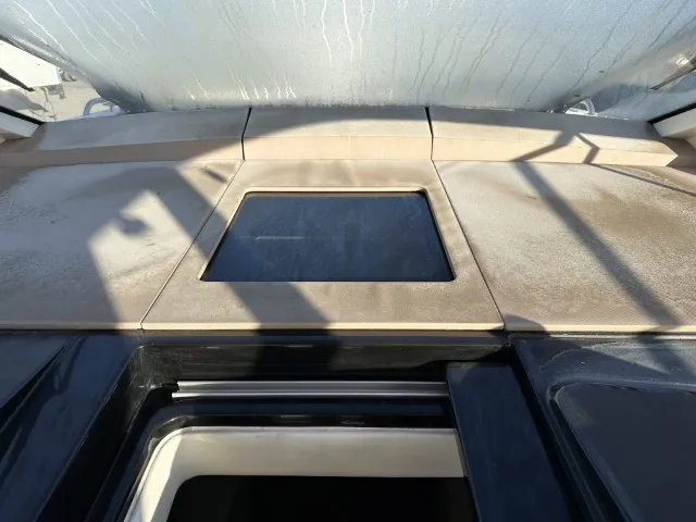 Slide: The Image of Sea Ray 350 Sundancer 2017 - 11