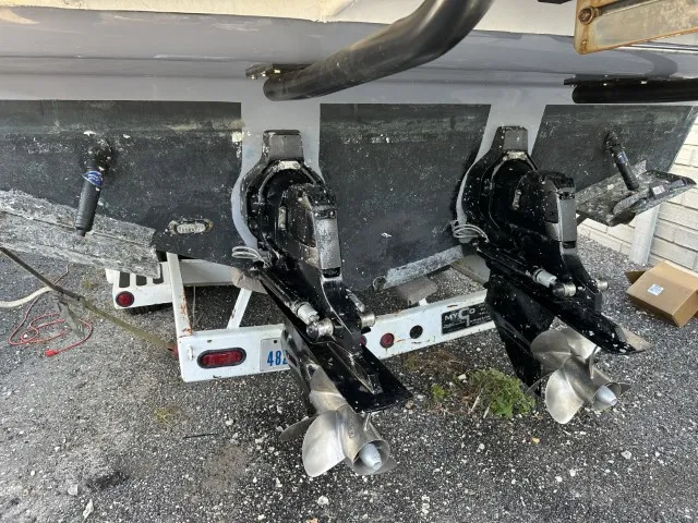 Slide: The Image of Sea Ray 350 Sundancer 2017 - 12