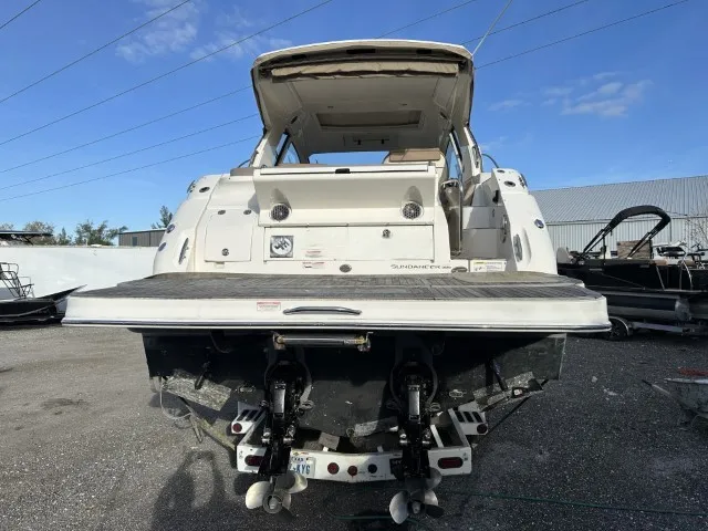 Slide: The Image of Sea Ray 350 Sundancer 2017 - 17