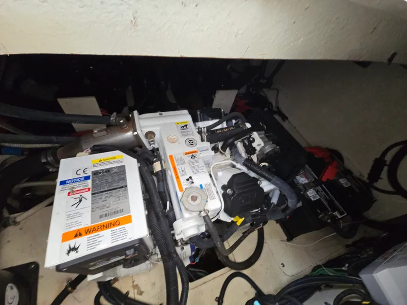 Slide: The Image of Sea Ray 350 Sundancer 2017 - 21