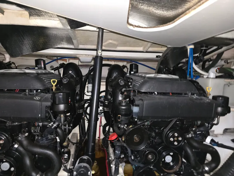 Slide: The Image of Sea Ray 350 Sundancer 2017 - 23