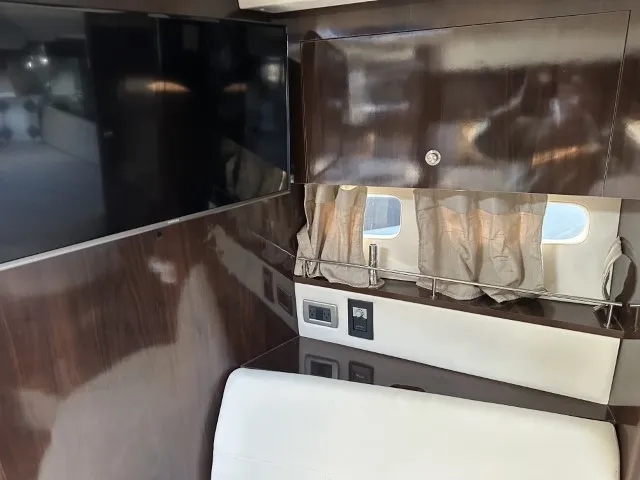 Slide: The Image of Sea Ray 350 Sundancer 2017 - 9