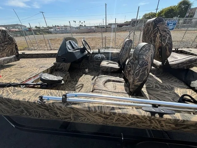 Slide: The Image of Crestliner 1700 Storm 2023 - 11