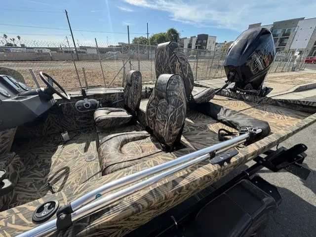 Slide: The Image of Crestliner 1700 Storm 2023 - 12