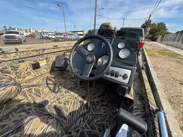 Slide: The Image of Crestliner 1700 Storm 2023 - 4