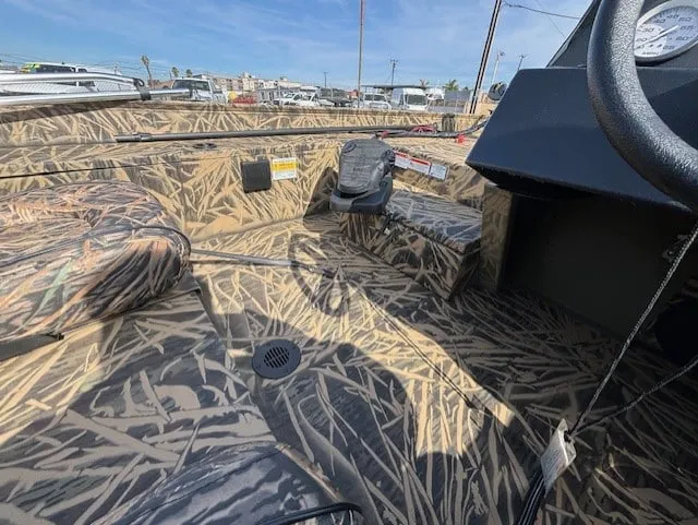 Slide: The Image of Crestliner 1700 Storm 2023 - 5