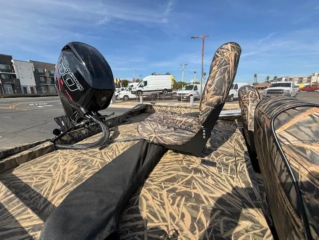 Slide: The Image of Crestliner 1700 Storm 2023 - 8