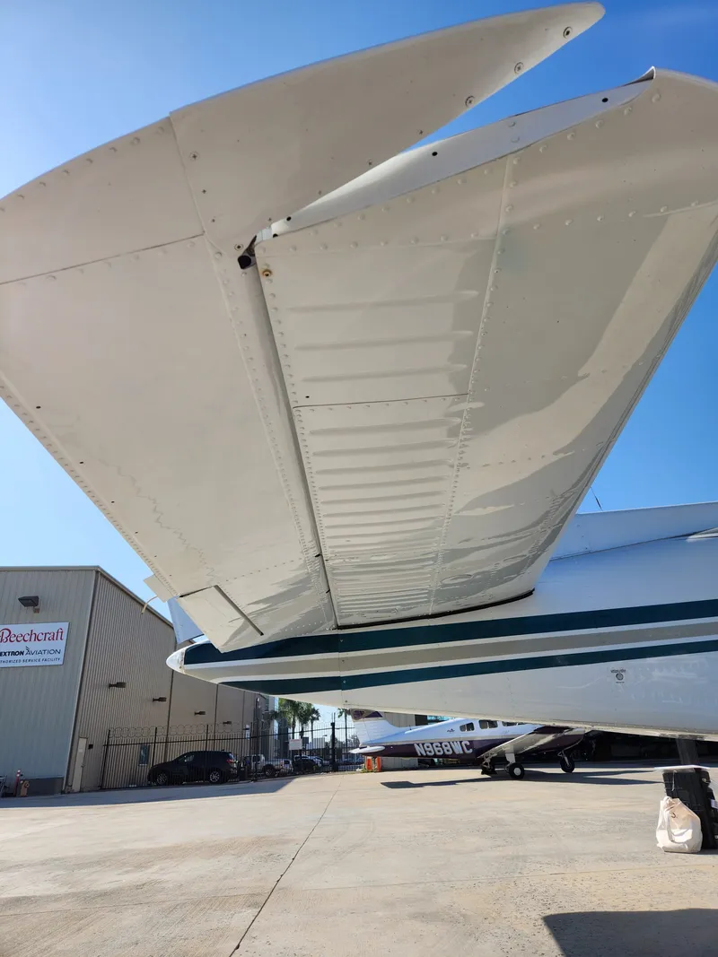 Slide: The Image of Beechcraft 58P Baron 1981 - 11