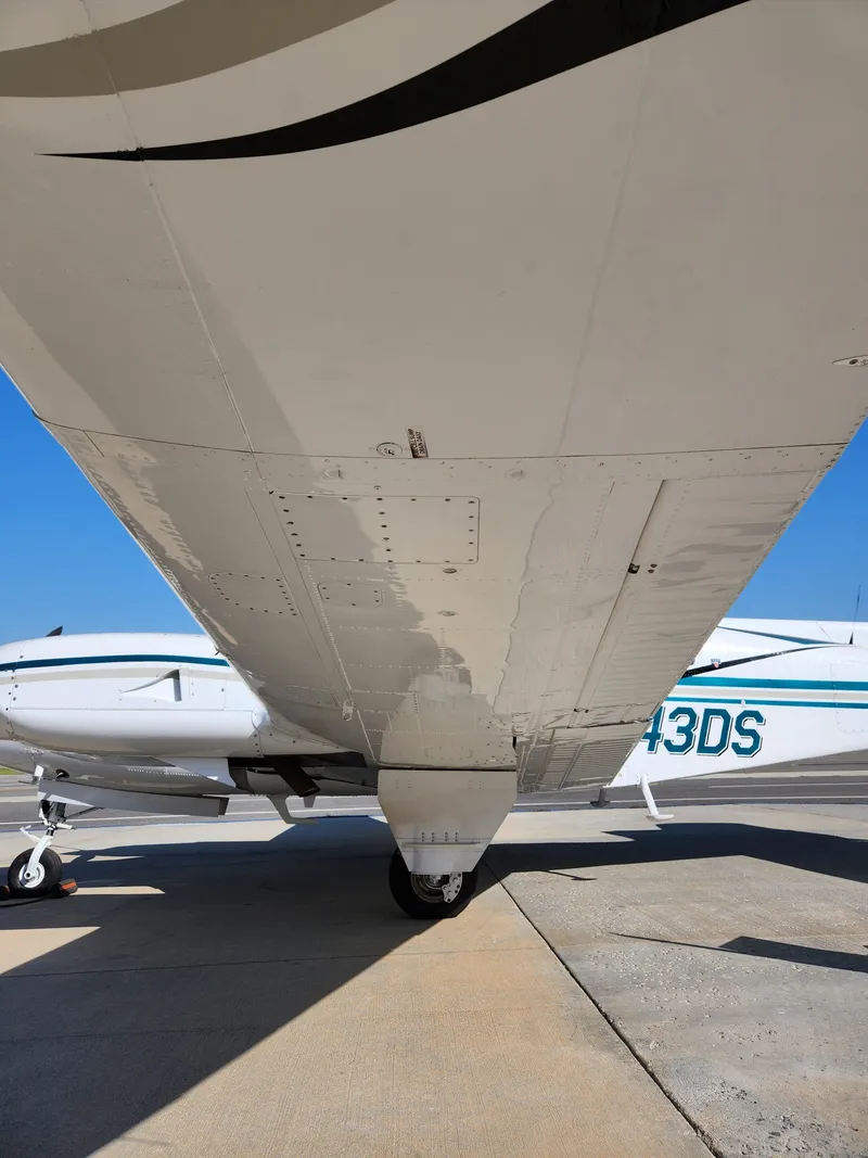 Slide: The Image of Beechcraft 58P Baron 1981 - 12