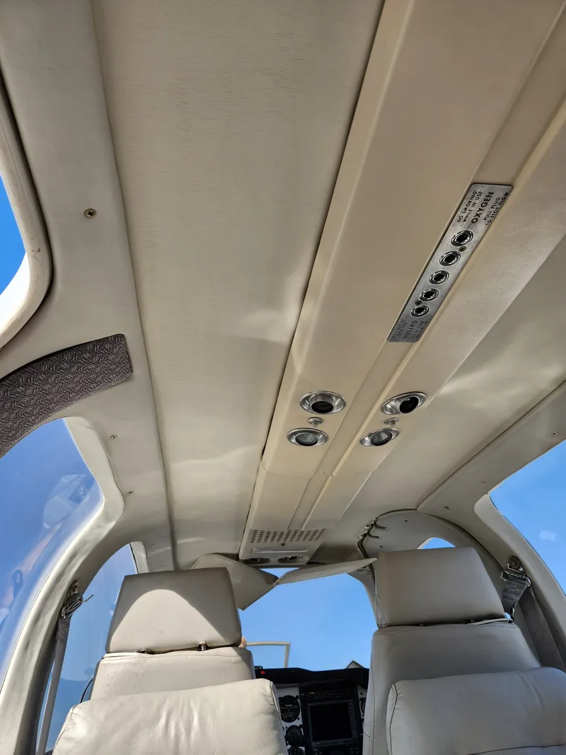 Slide: The Image of Beechcraft 58P Baron 1981 - 13
