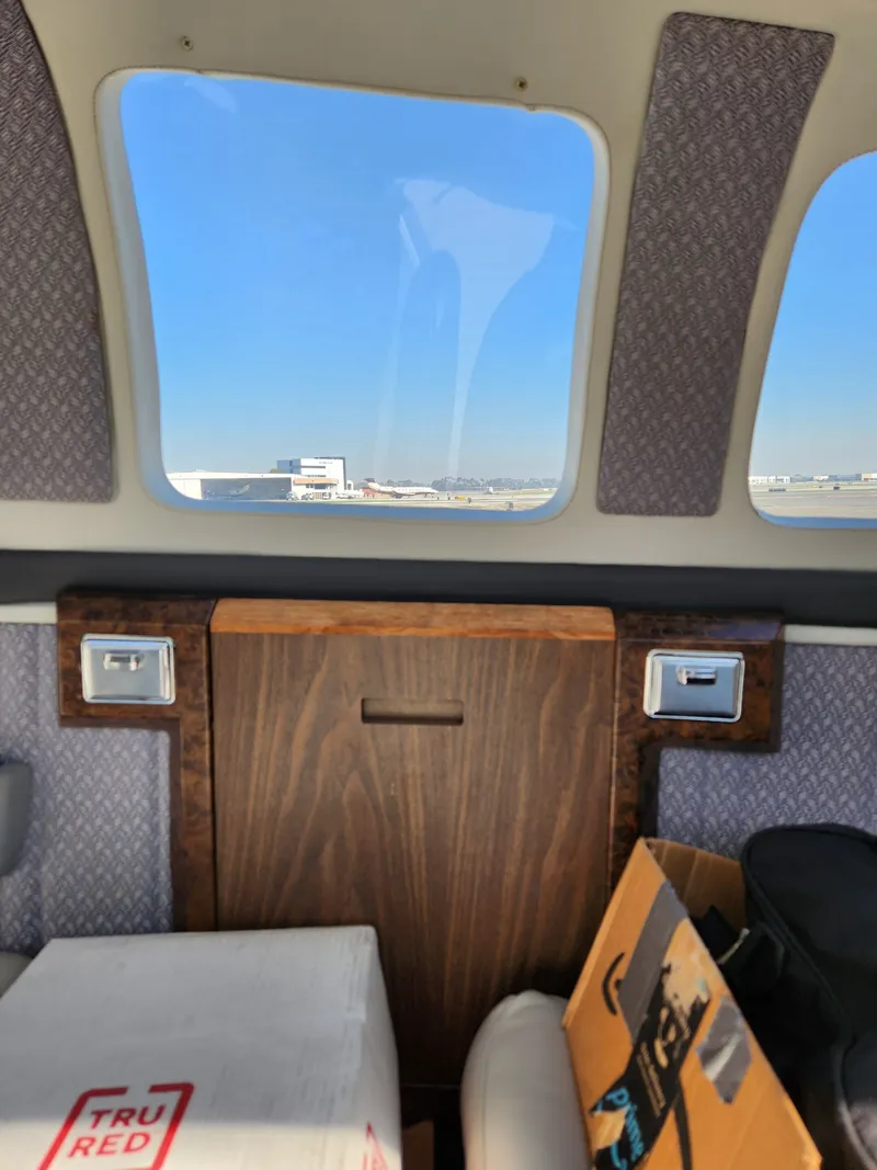 Slide: The Image of Beechcraft 58P Baron 1981 - 14