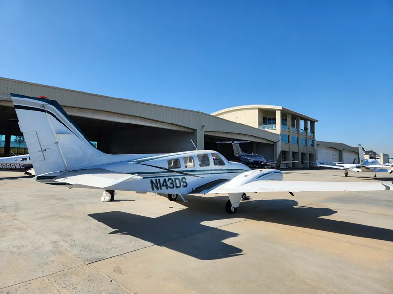 Slide: The Image of Beechcraft 58P Baron 1981 - 22