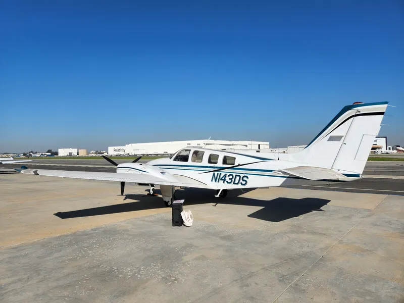 Slide: The Image of Beechcraft 58P Baron 1981 - 23