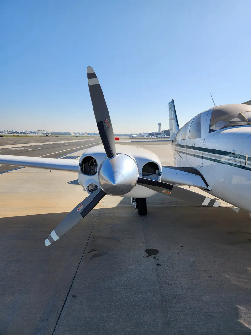 Slide: The Image of Beechcraft 58P Baron 1981 - 4