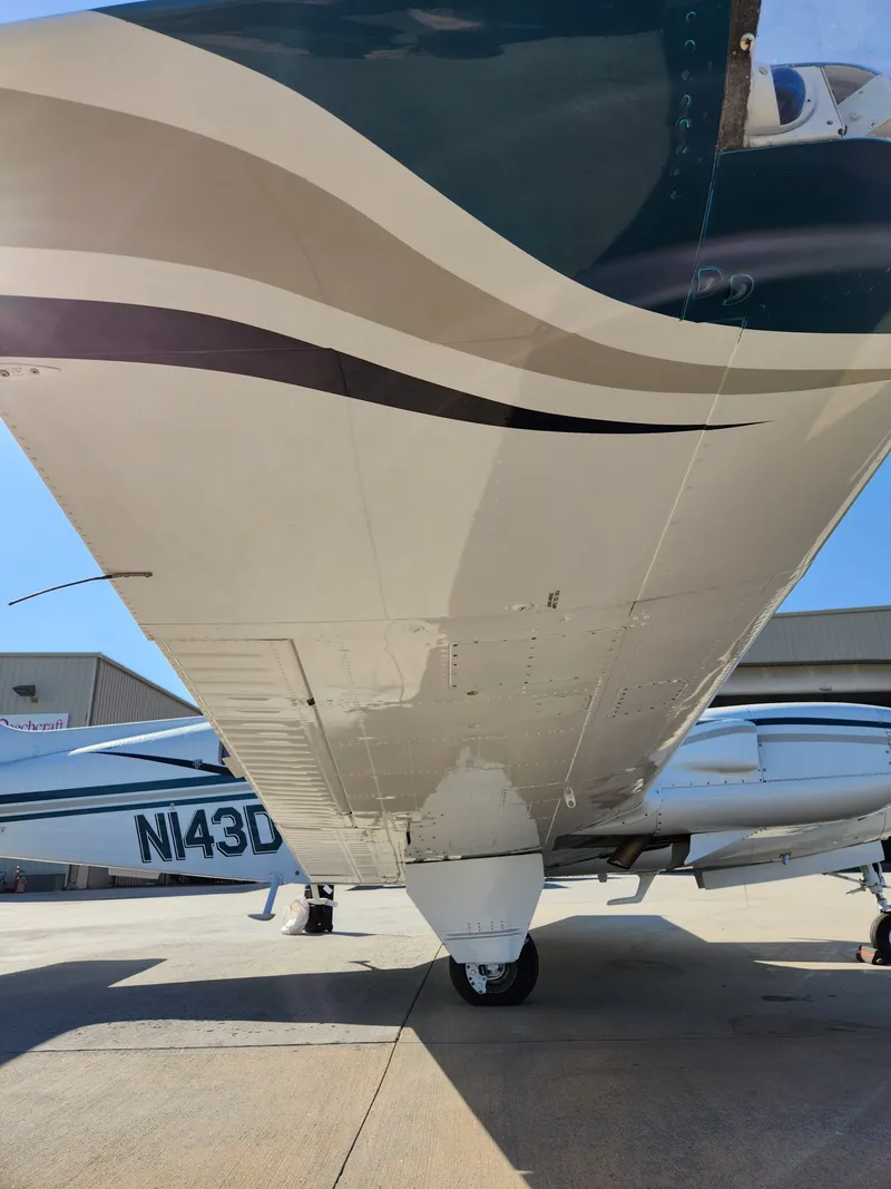 Slide: The Image of Beechcraft 58P Baron 1981 - 9