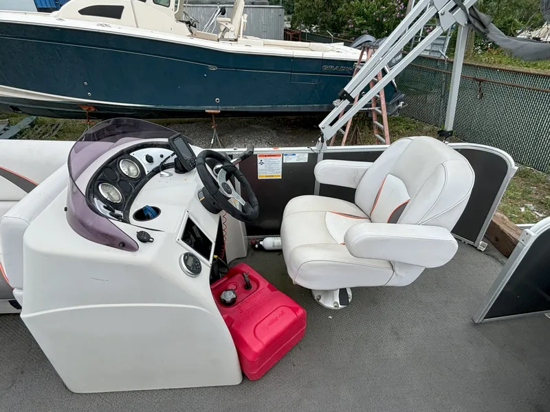 Slide: The Image of Suncatcher V16 Cruiser 2018 - 8