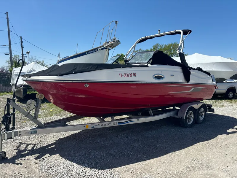 Slide: The Image of Bayliner 215 Deck Boat 2016 - 7