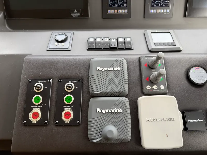 Slide: The Image of Azimut 72 Fly Bridge 2017 - 32