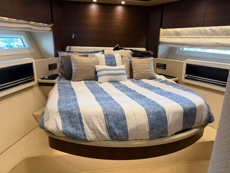Slide: The Image of Azimut 72 Fly Bridge 2017 - 40