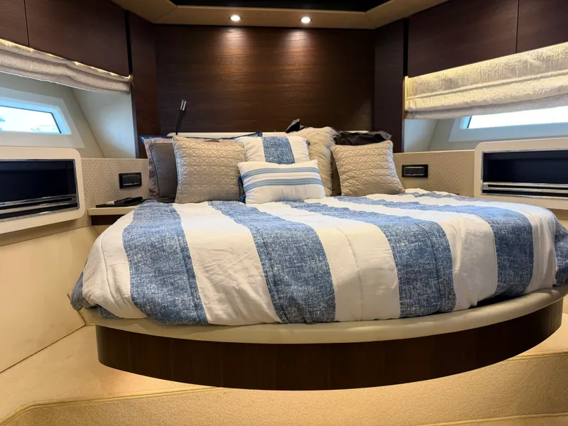 Slide: The Image of Azimut 72 Fly Bridge 2017 - 41
