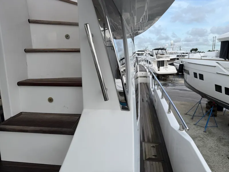 Slide: The Image of Azimut 72 Fly Bridge 2017 - 8