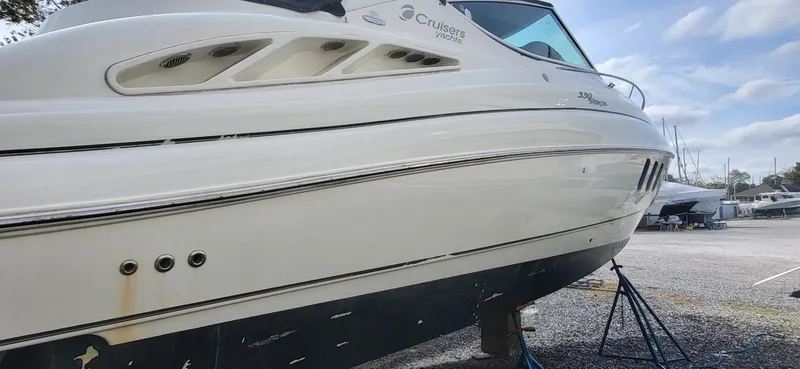 Slide: The Image of Cruisers Yachts 330 2008 - 10