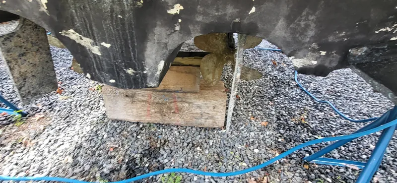 Slide: The Image of Cruisers Yachts 330 2008 - 11