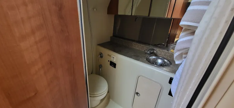 Slide: The Image of Cruisers Yachts 330 2008 - 16