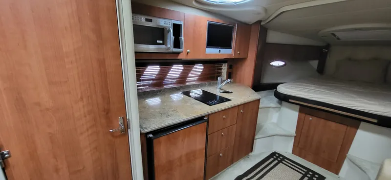 Slide: The Image of Cruisers Yachts 330 2008 - 18