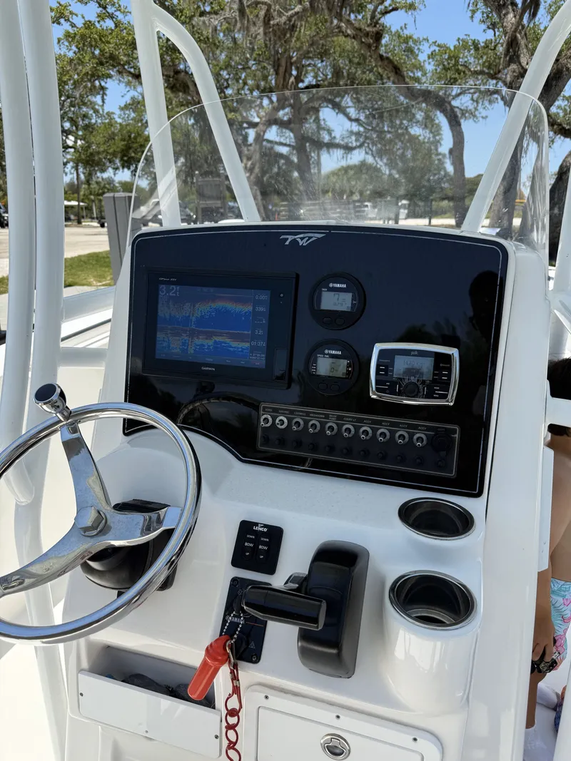 Slide: The Image of Tidewater 230 CC 2016 - 3