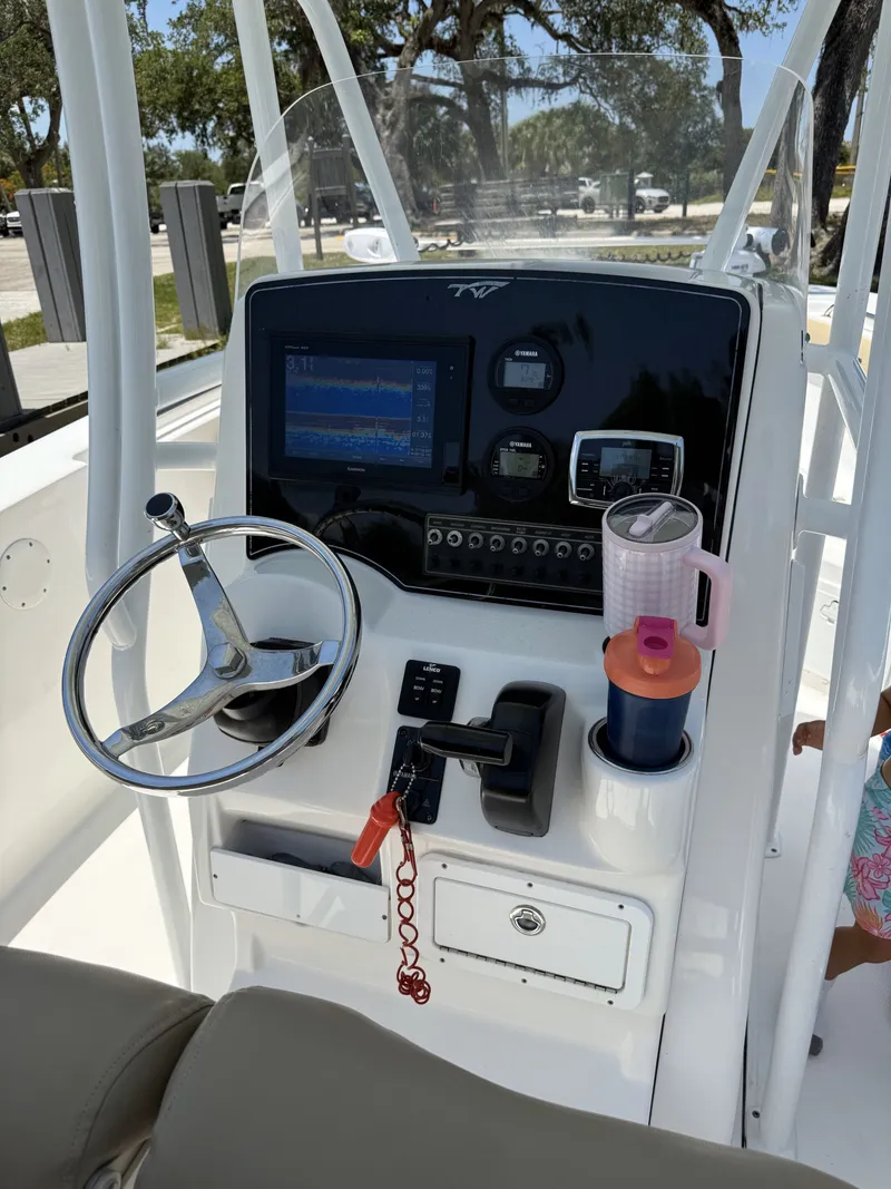 Slide: The Image of Tidewater 230 CC 2016 - 6