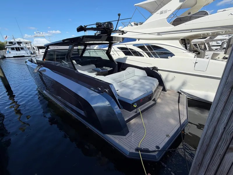 Slide: The Image of Vanquish VQ 45 2022 - 10