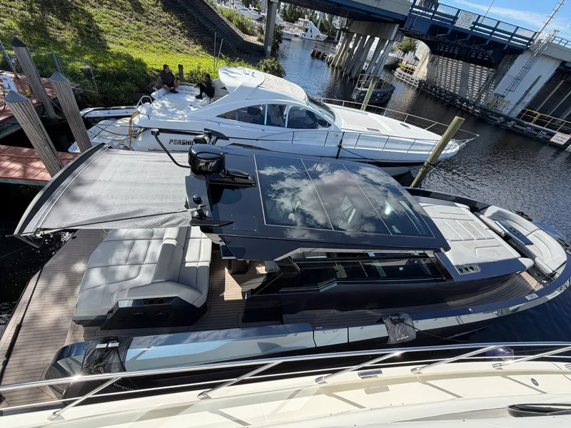 Slide: The Image of Vanquish VQ 45 2022 - 12