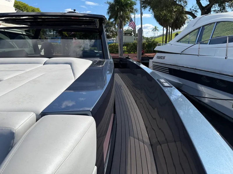 Slide: The Image of Vanquish VQ 45 2022 - 14