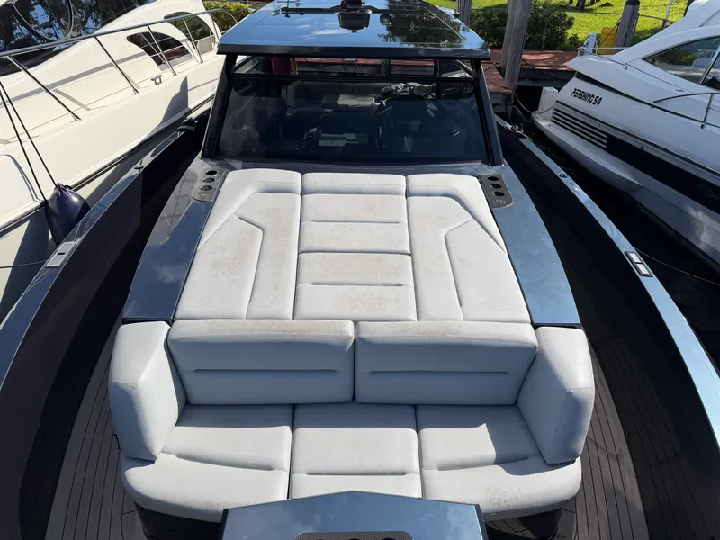 Slide: The Image of Vanquish VQ 45 2022 - 16