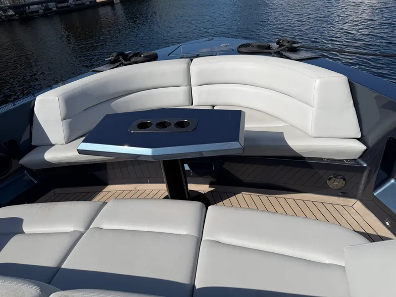 Slide: The Image of Vanquish VQ 45 2022 - 17