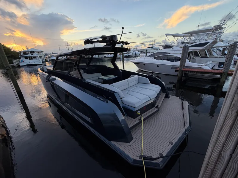 Slide: The Image of Vanquish VQ 45 2022 - 26